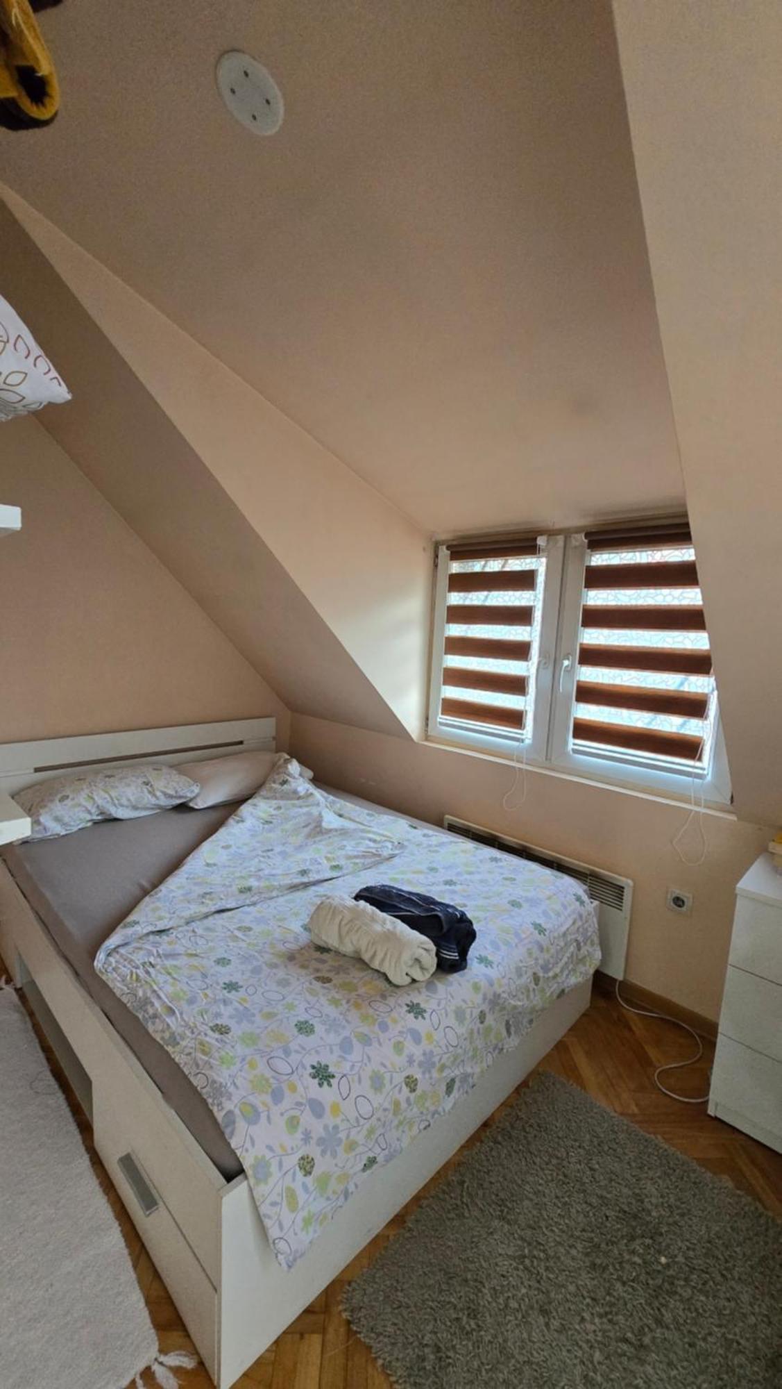 Lägenhet Cozy Loft Belgrad